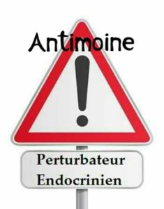 La dose journalière d'antimoine est limitée à 6 μg/kg/jour